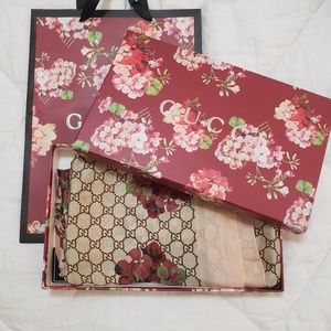 Gucci Flora Scarf